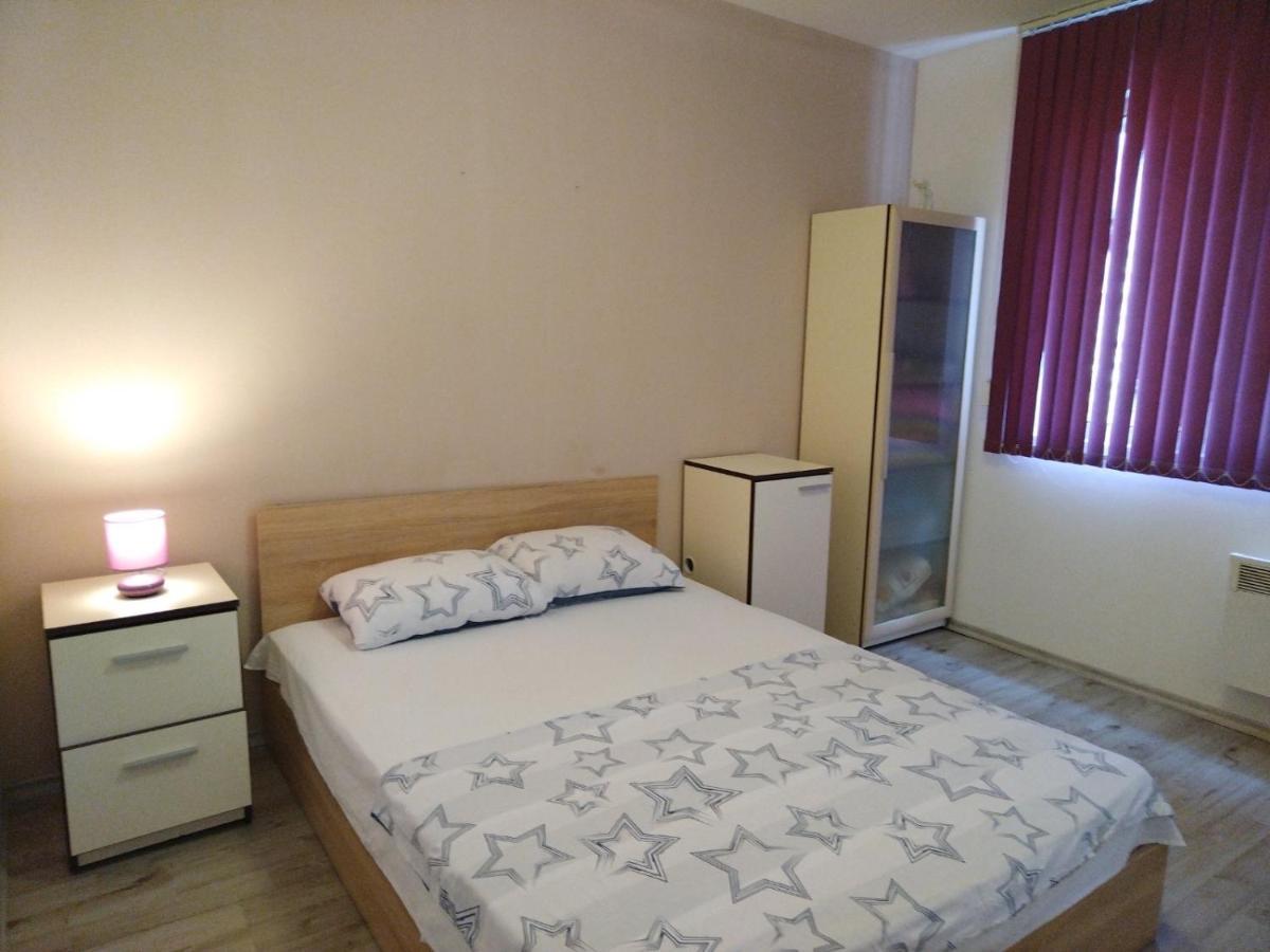 Cosy Central Apartment Varna Exterior photo